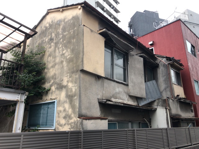 東京都品川区荏原の木造2階建て家屋解体工事前の様子です。